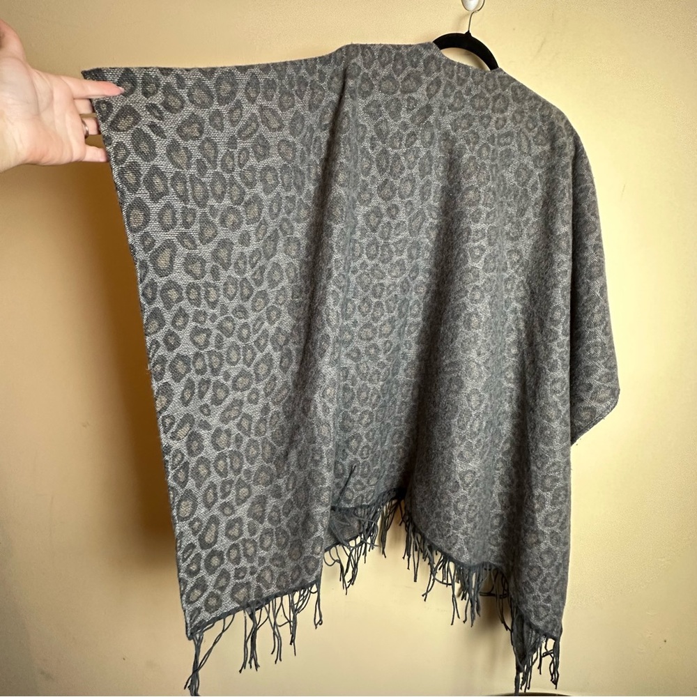 Woolrich Leopard Animal Print Shawl Poncho Open Front Blanket Wrap One Size - Picture 7 of 11